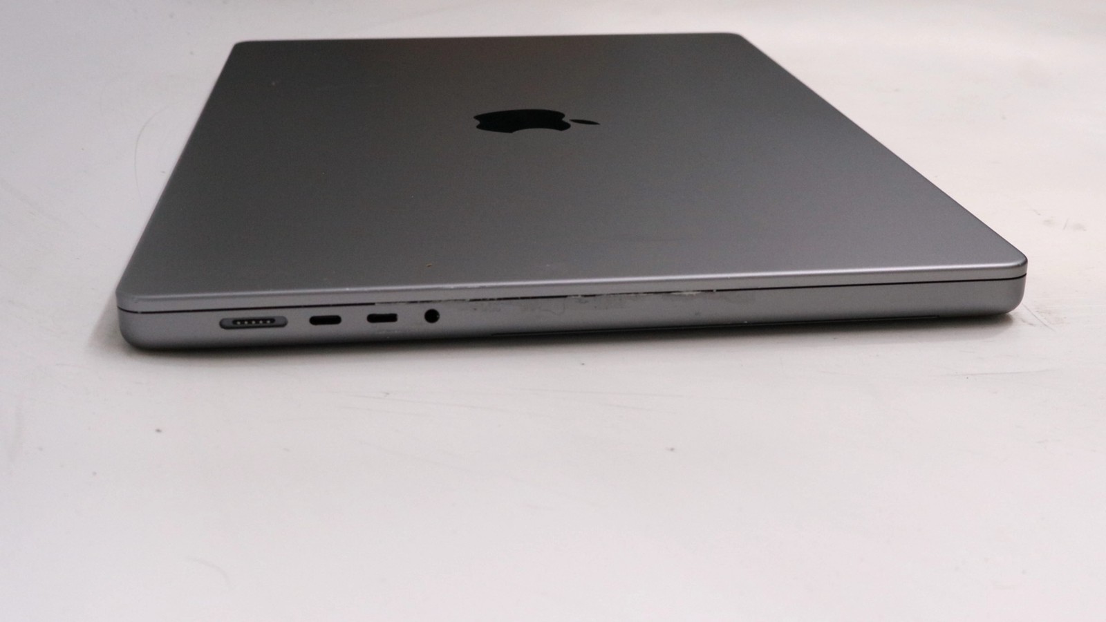 Apple Macbook Pro 16″ M1 Max 10-Core 64GB 1TB – Very Good READ DESC