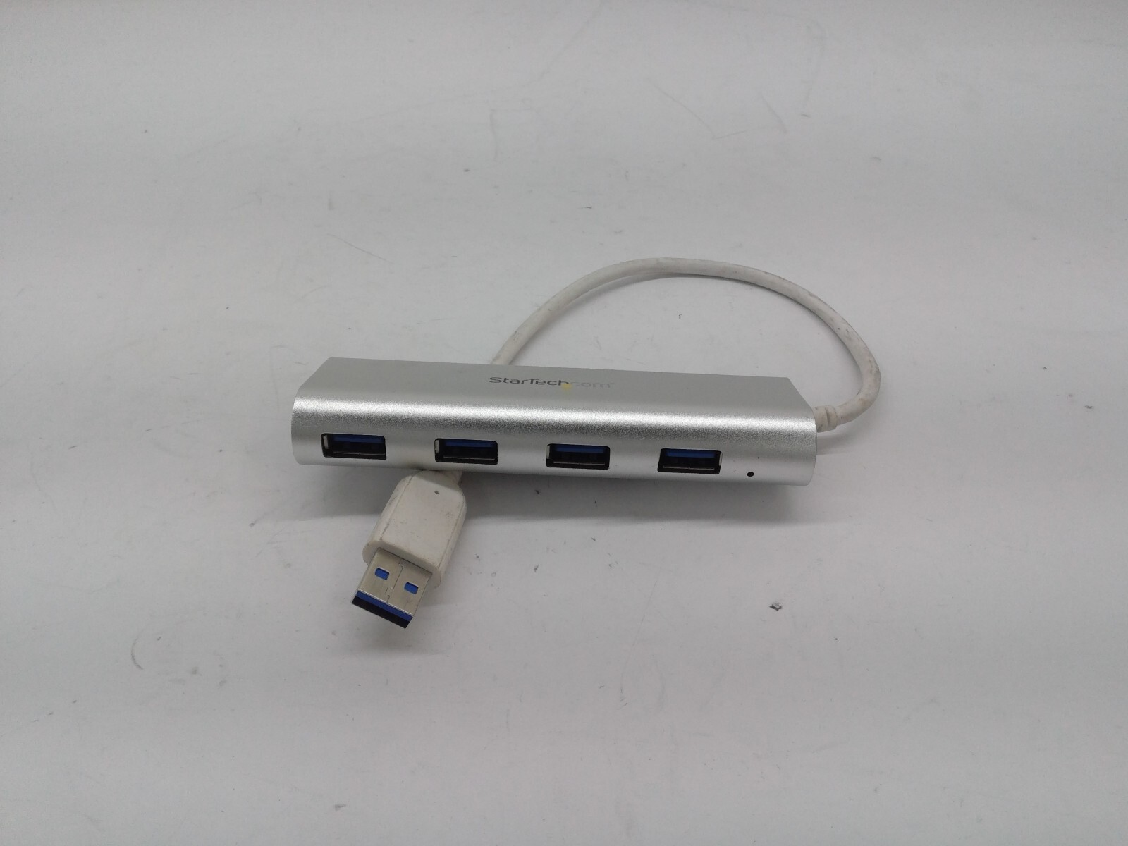 StarTech ST43004UA 4 Port Portable USB 3.0 Hub with Built-in Cable – Aluminum