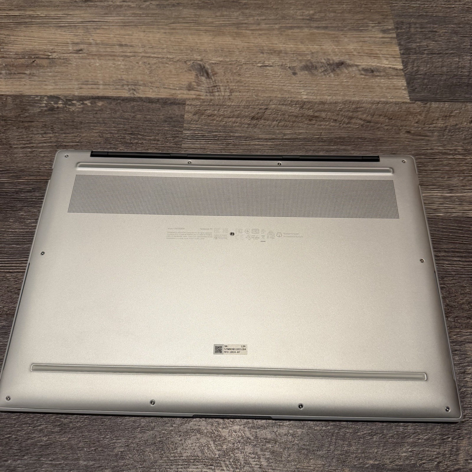 ASUS Zenbook S 16 16” 3K OLED Touchscreen 120Hz AMD Ryzen AI 9 365 24GB 1TB SSD