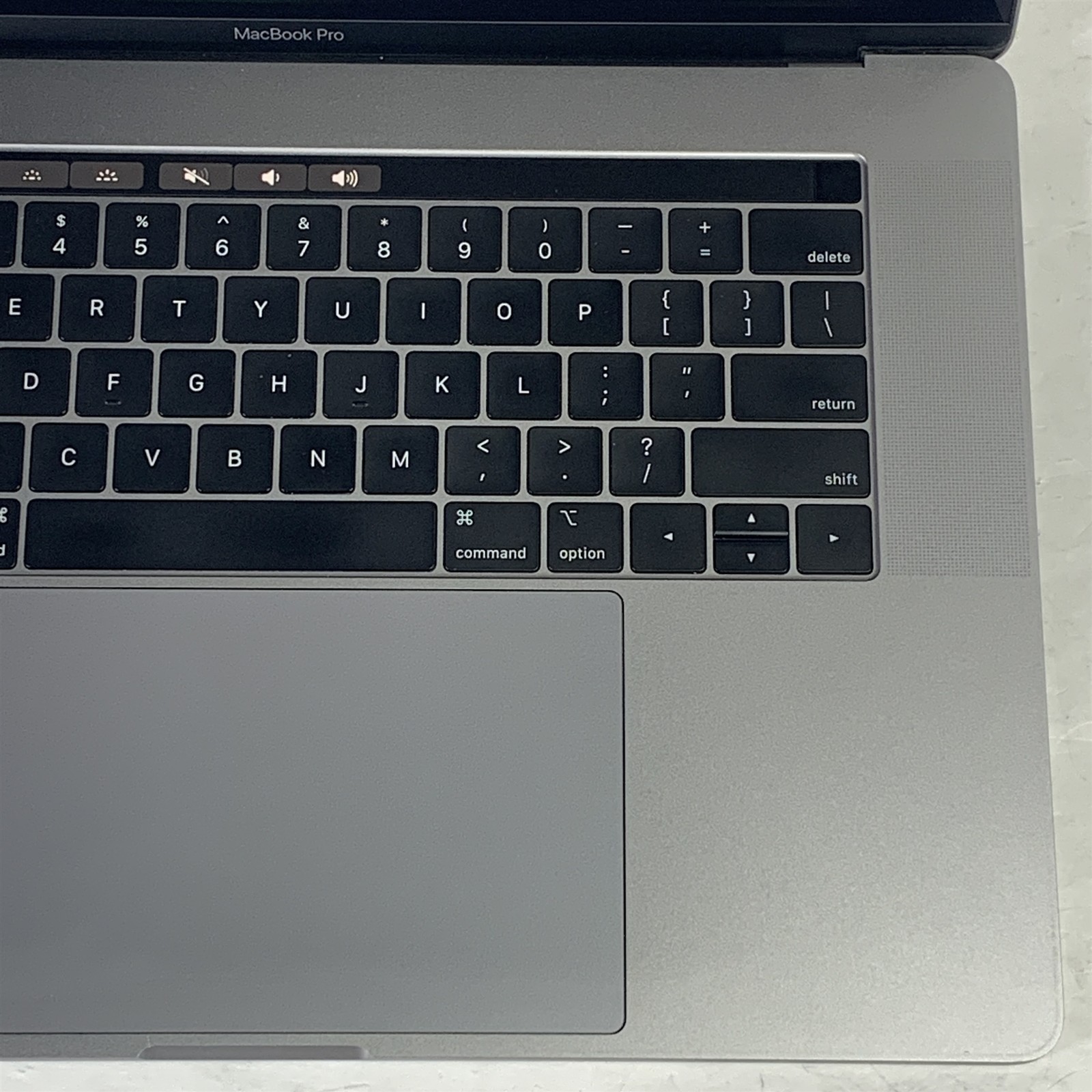 Apple MacBook Pro A1990 15″ 2019 Laptop Oct Core i9-9980HK 2.4GHz 16GB 500GB SSD