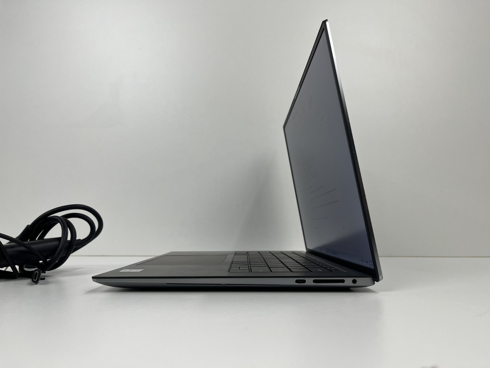 Dell Precision 5570 14 Core i9 32GB 1TB SSD NVIDIA RTX A2000 *One Year Warranty*