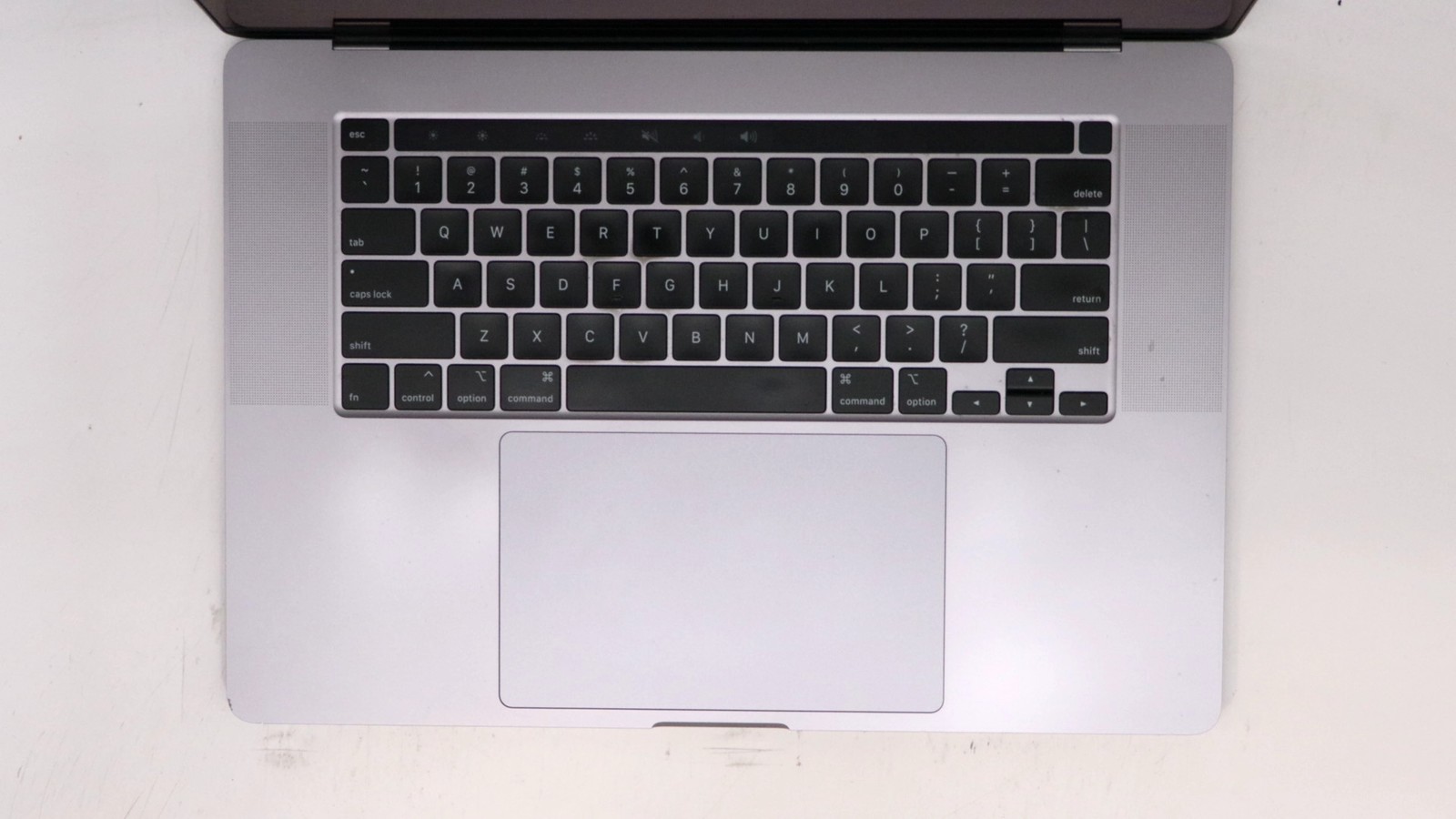 Apple Macbook Pro 16″ i9-9980HK 64GB 1TB – Good