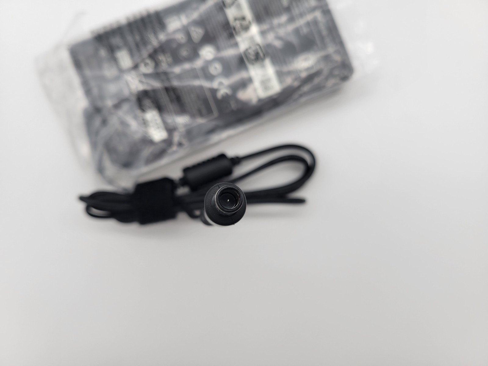 For AOC Agon PRO AG276QZD2 Gaming 7.4mm 135W 19.5V 6.93A 220083-24 UK CA OEM.