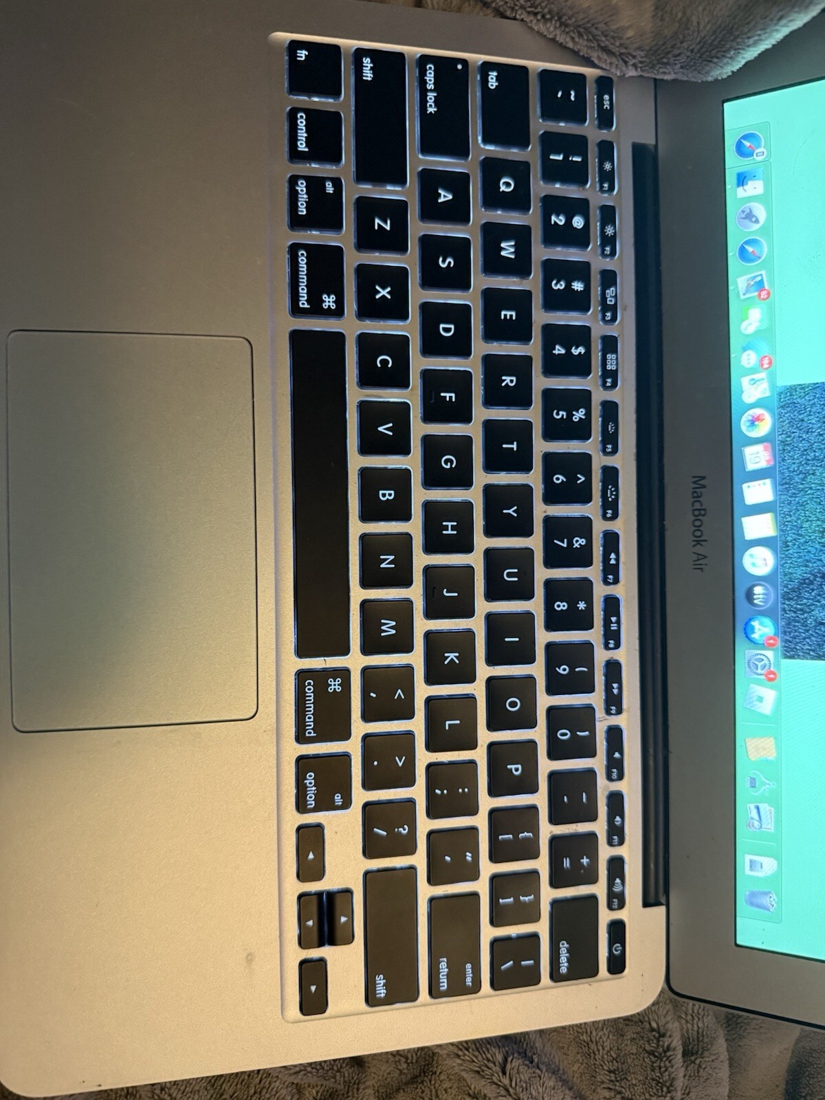Apple MacBook Air 13.3 in, Intel Core i5 5th. Gen