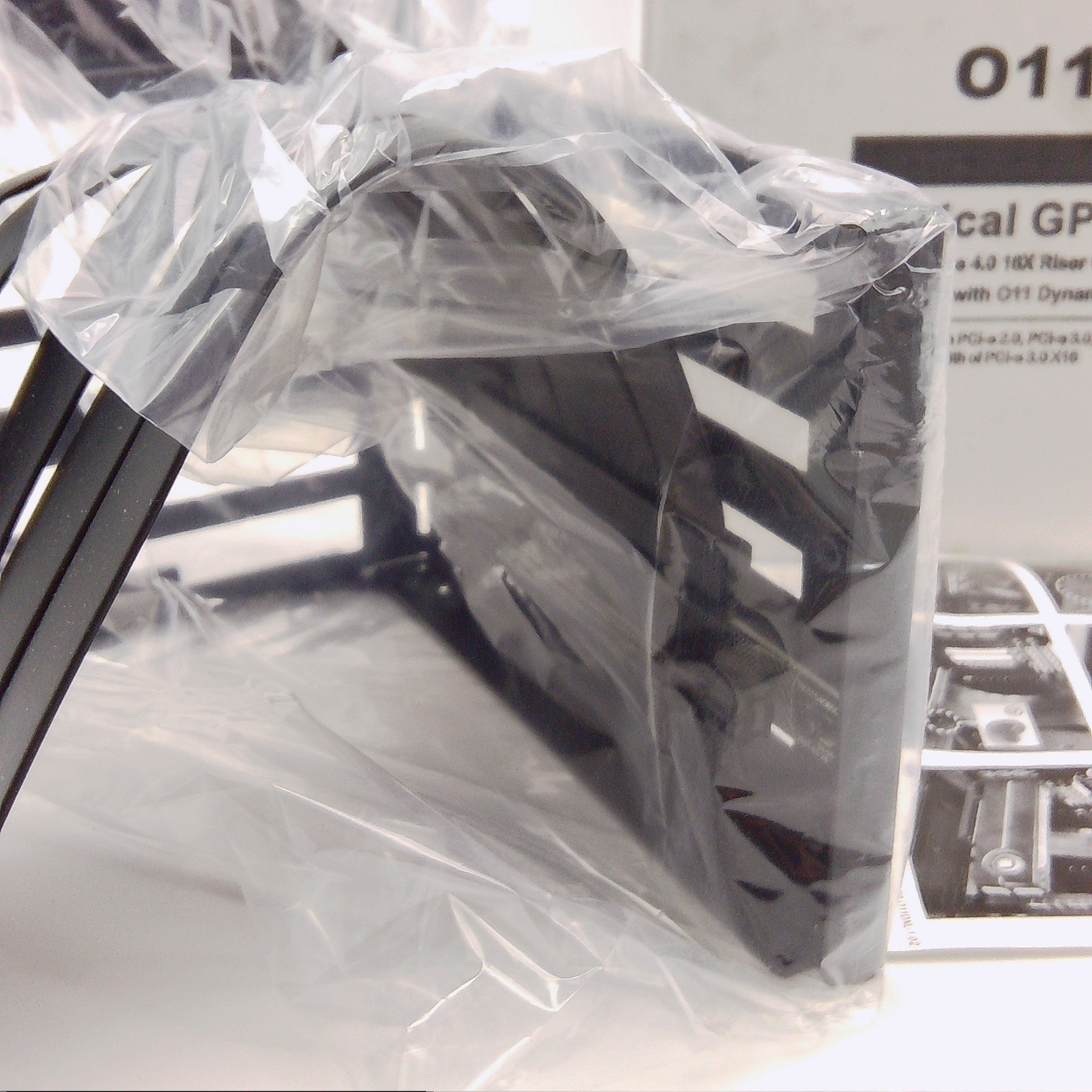 011DXL-1-4 PCle 4.0 Vertical GPU Bracket Kit 200mm 16X Riser Card Adapter Extend