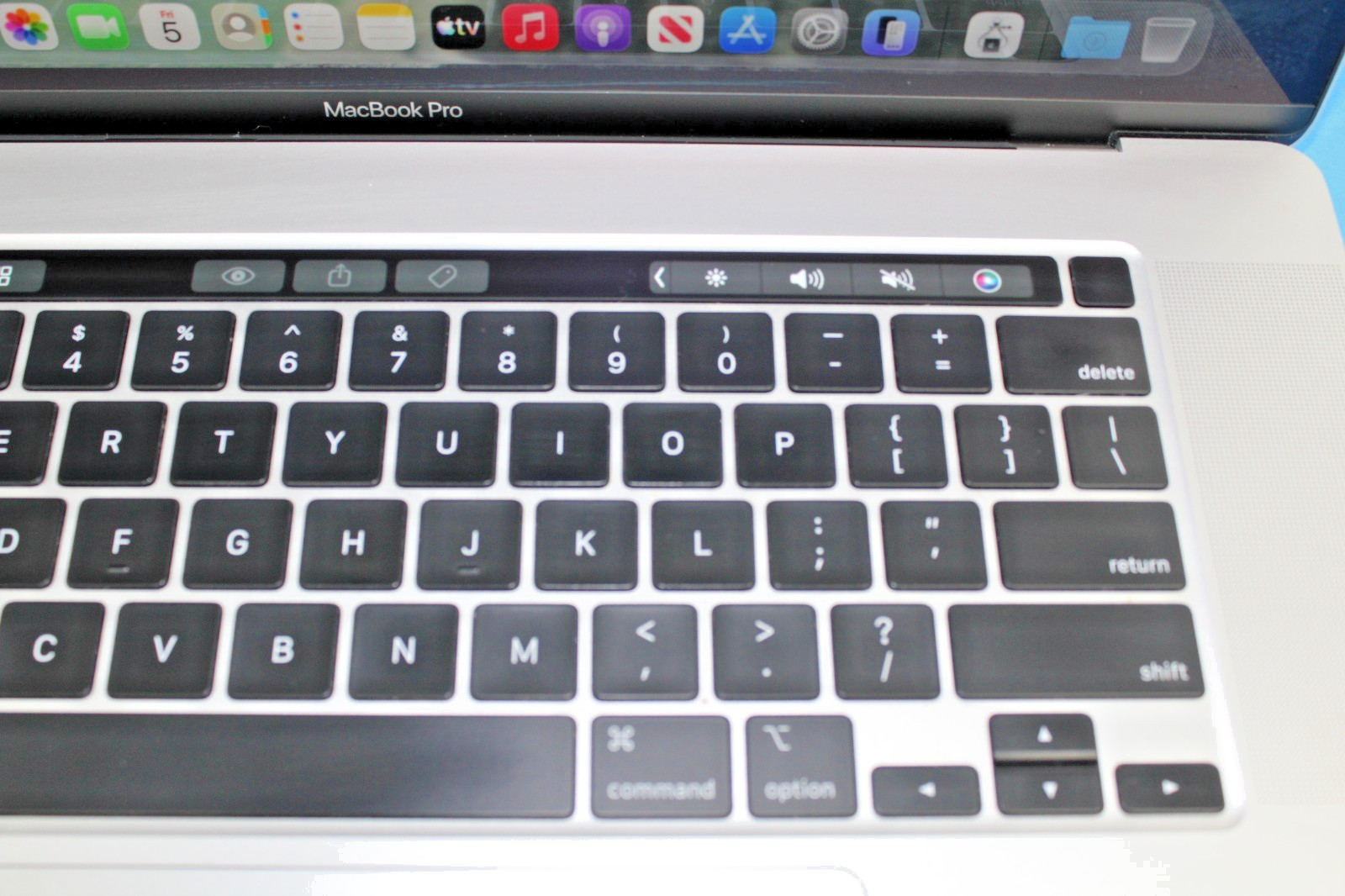 Apple MacBook Pro A2141 2019 16″ I9-9880H 16GB 1TB SSD THAO TOUCHBAR & ID T9-A12