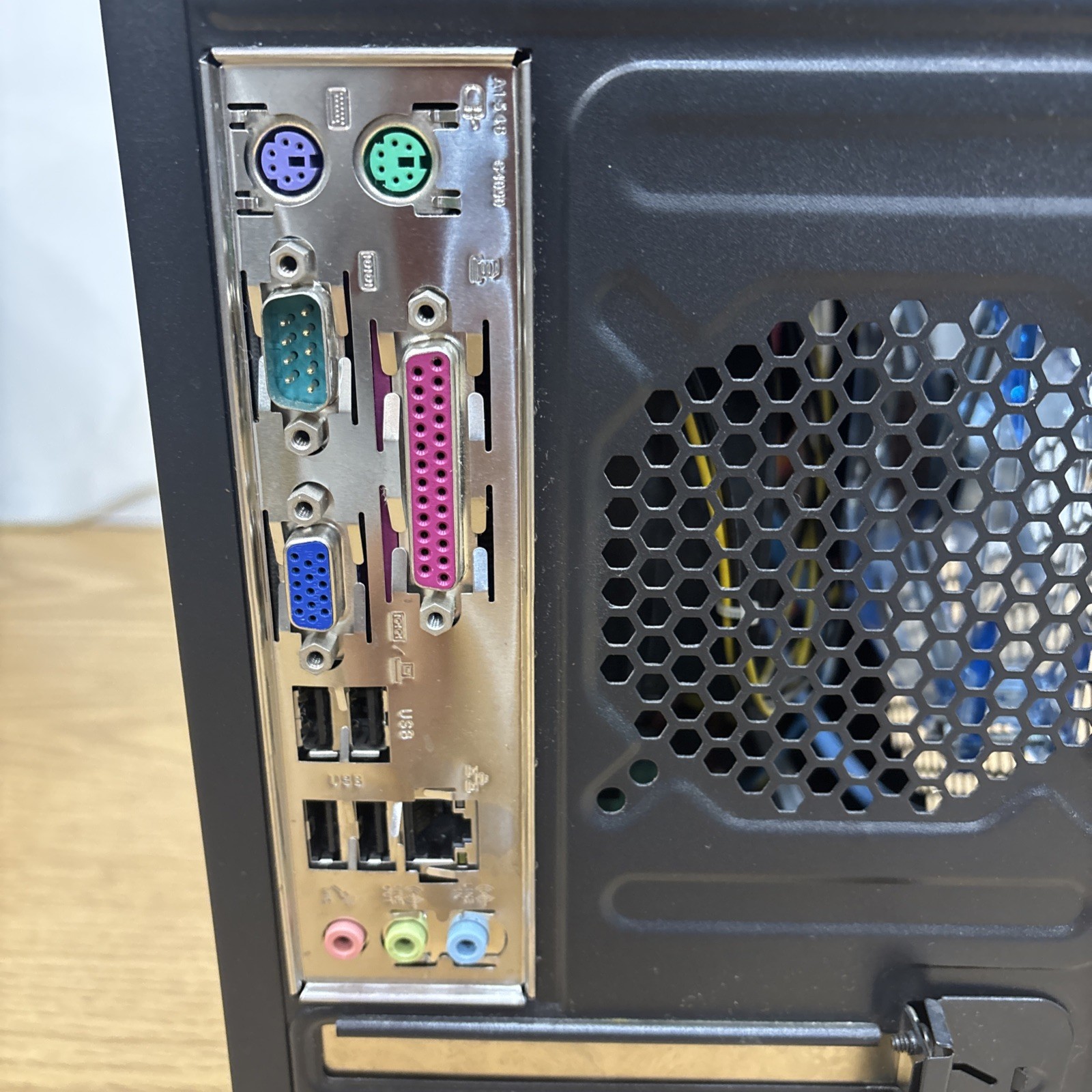 Custom Desktop PC ***Unknown Specs – Turns On***Parts/Repair