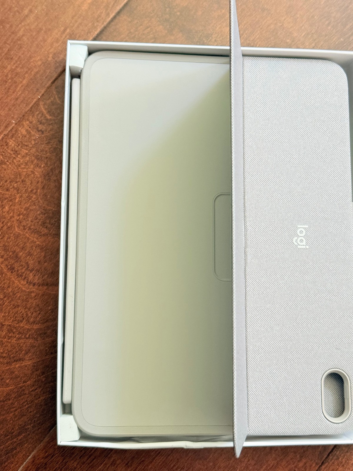 Logitech Combo Touch – iPad Case for 10th gen -SAND – “UGLY BOX”