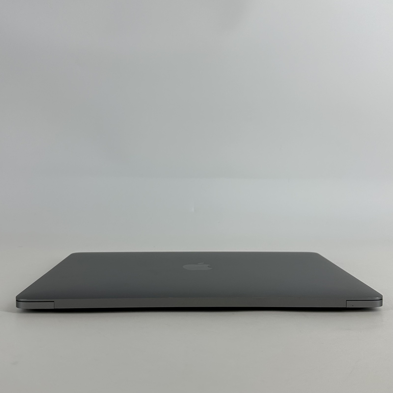 MacBook Pro 13 Space Gray 2019 2.8 GHz i7 8th Gen. 16GB 512GB SSD Good