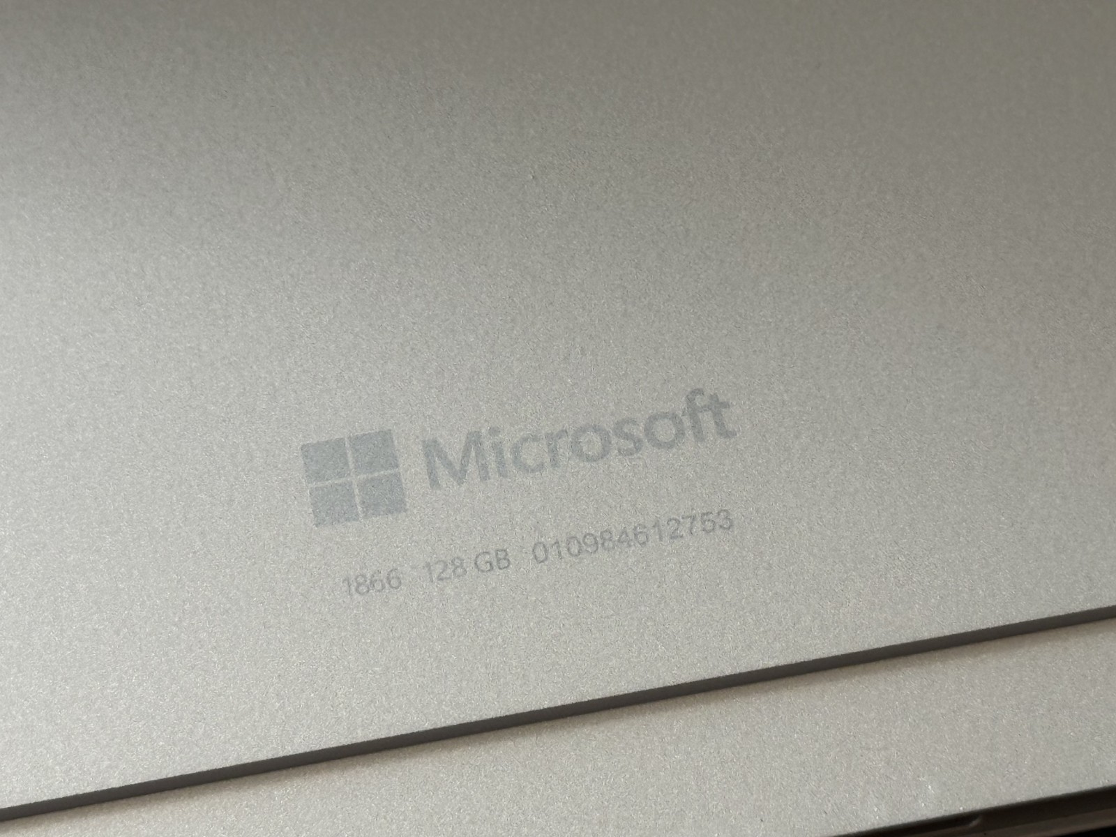 Microsoft Surface Pro 7 12.3 inch (128GB, Intel Core i5 10th Gen., 1.10GHz, 8GB)