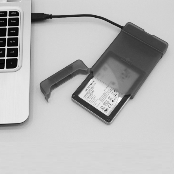 Vantec USB 3.1 Gen 2 Type-C 2.5″ SATA SSD/HDD Storage adapter
