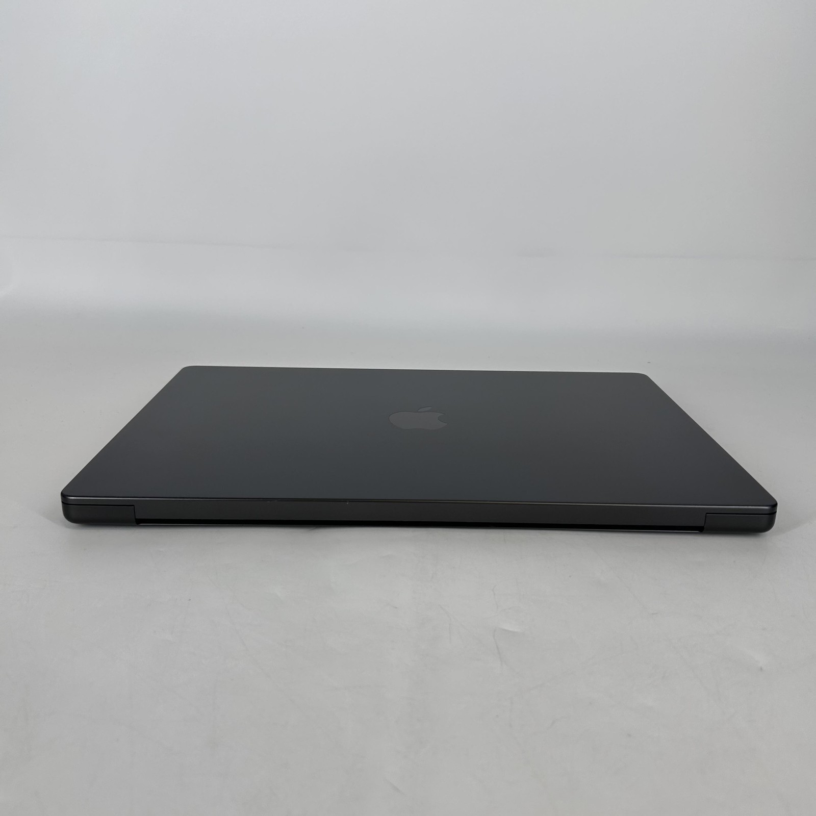MacBook Pro 16 Space Black 2024 M4 Pro 14-Core CPU 20-Core GPU 24GB 1TB SSD NANO