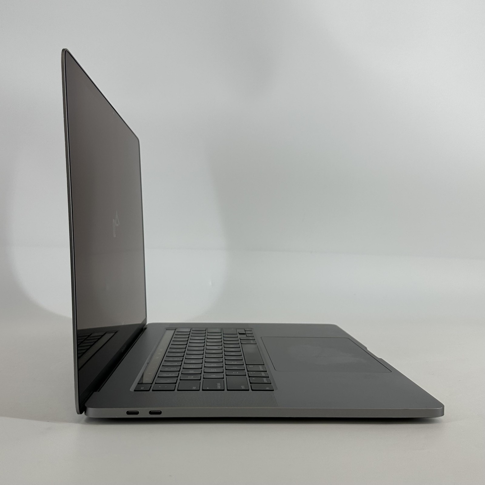 MacBook Pro 16 Touch Bar Space Gray 2019 2.4GHz i9 32GB 1TB SSD Radeon Pro 5500M