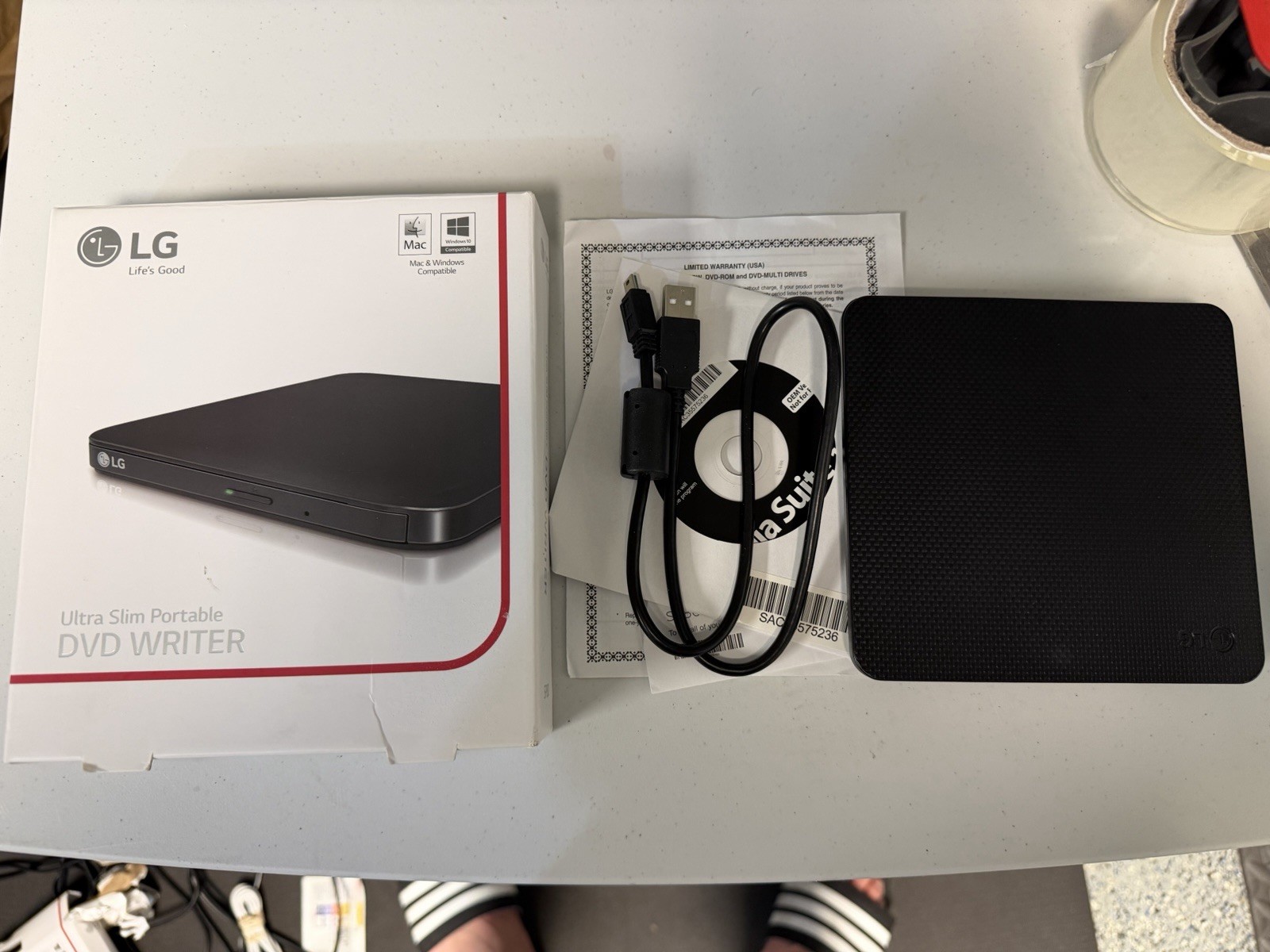 LG DVD Writer Ultra Slim Portable SP80NB80 External Drive MAC/WINDOWS