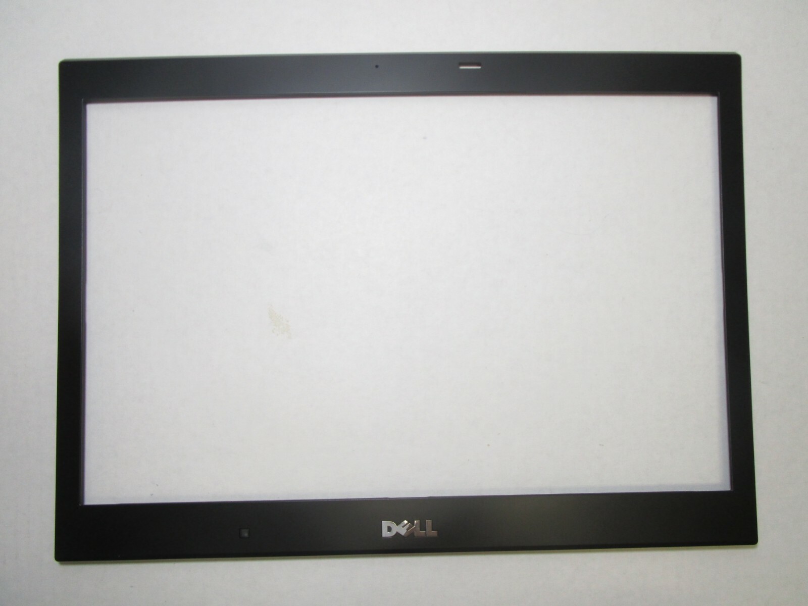 New Dell OEM Latitude E6500 15.4″ Dual CCFL LCD Bezel -No Cam Port- HW761