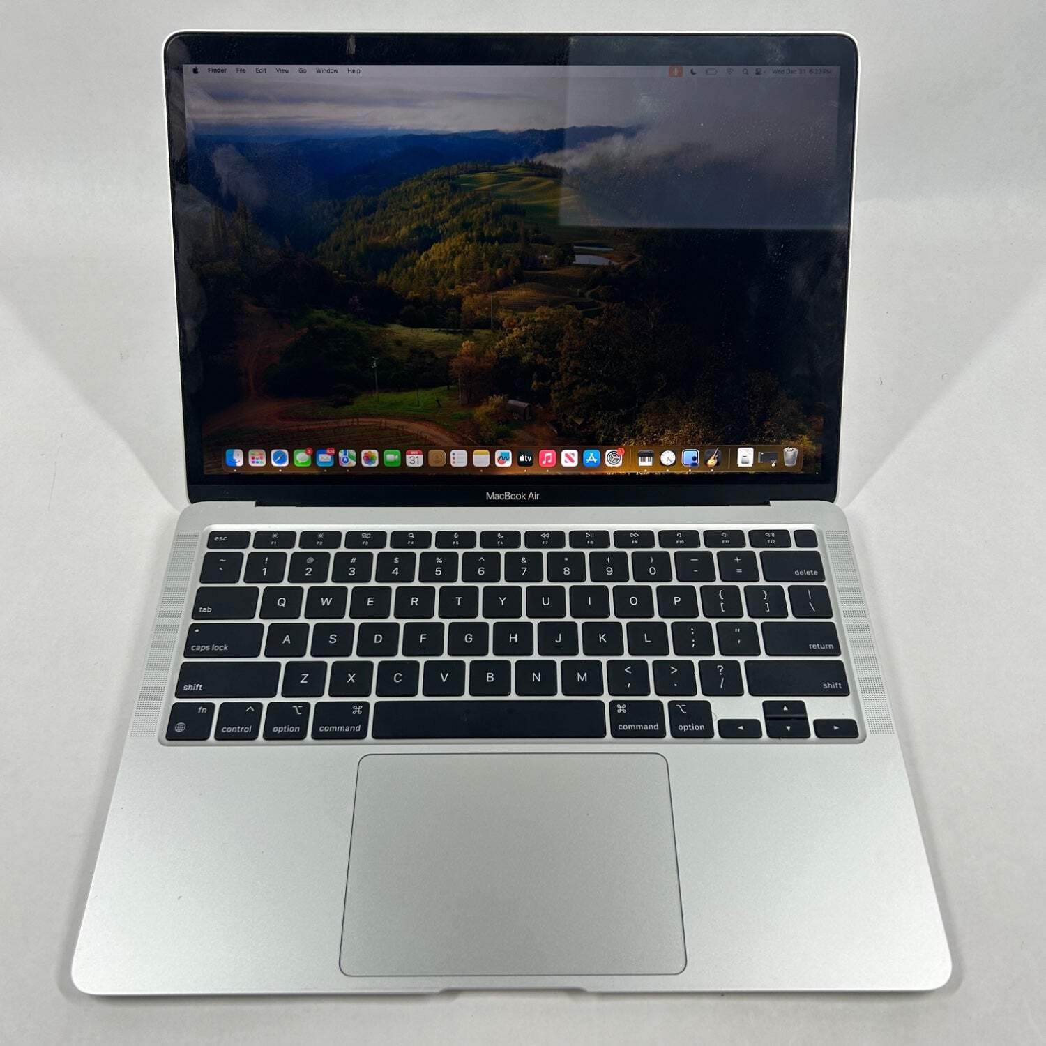READ 2020 Apple MacBook Air 13.3″ M1 8C GPU 3.2GHz 8GB RAM 512GB SSD