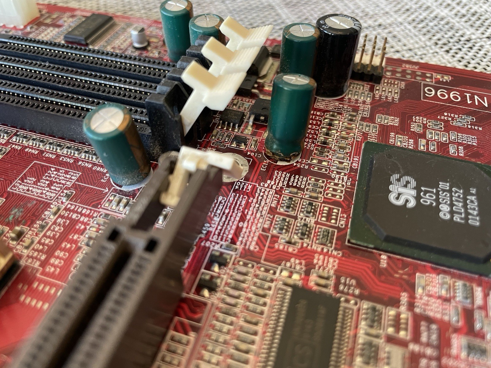 MSI MS-6547, Socket 478, Intel Motherboard w/Pentium 4 CPU