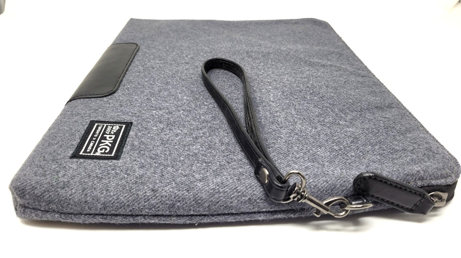 PKG – Laptop Sleeve Case weatherproof for Macbook pro Surface up to 14″ Gray