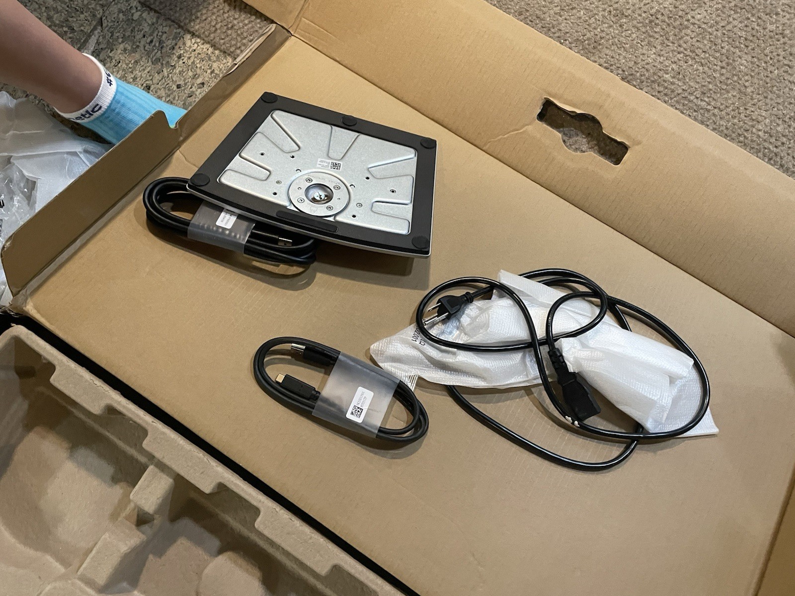 Dell UltraSharp U2424HE 24″ Class Full HD LED Monitor – Open Box