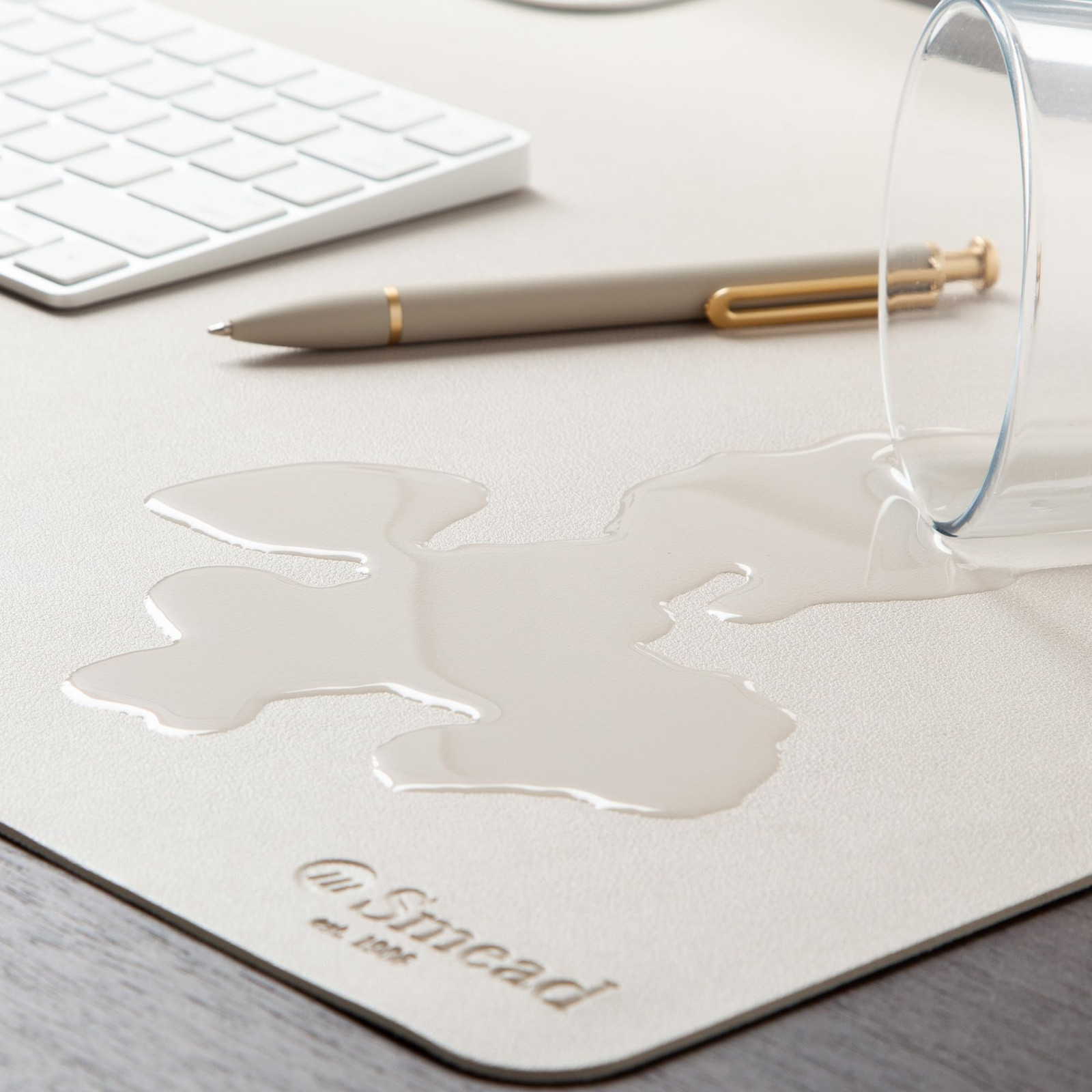 Desk Pad, Vegan Leather Desk Mat with Non-Slip Faux Suede Backing, Perfect De…
