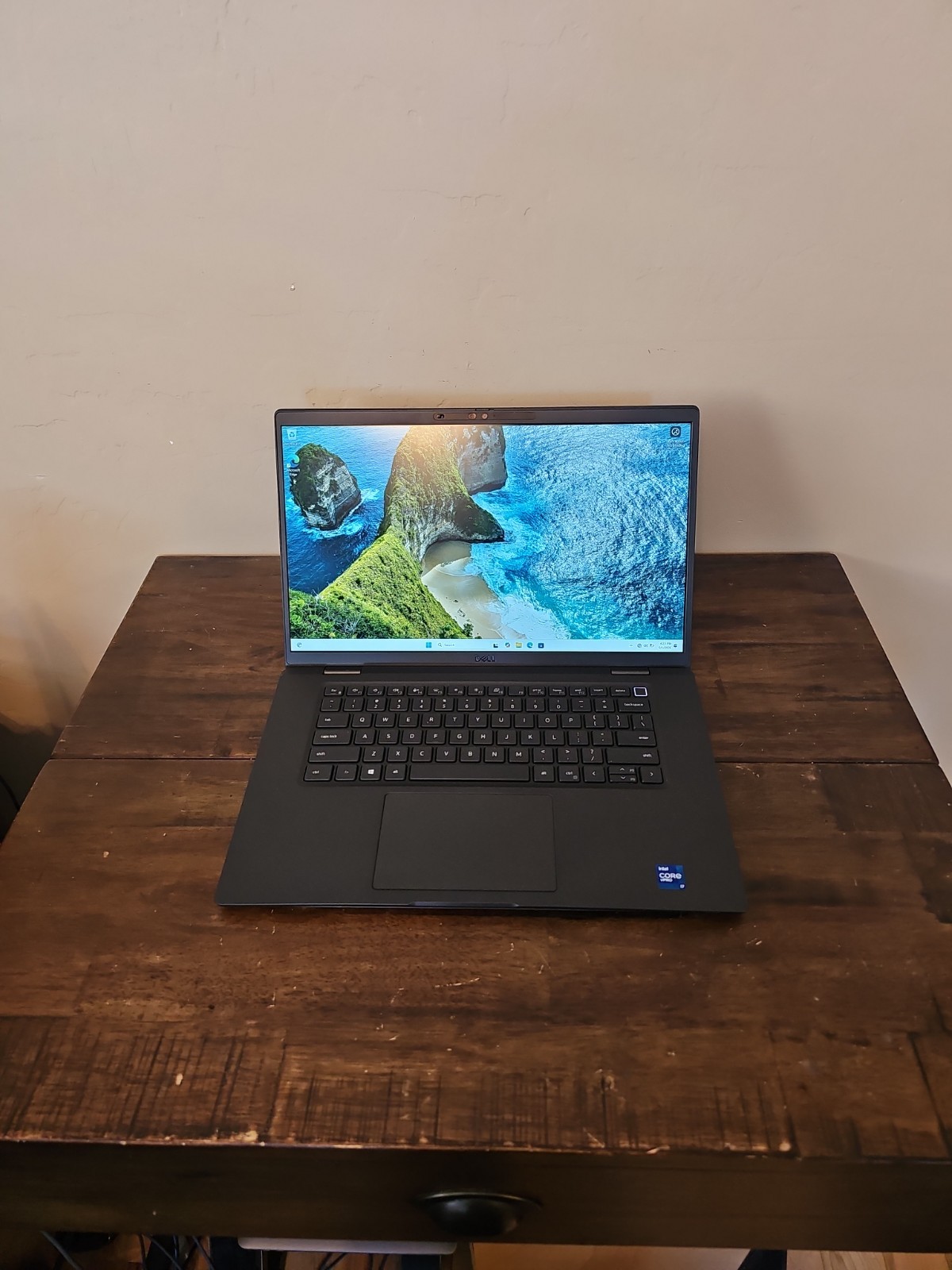 Dell Latitude 7520 15.6″ FHD i7-1185G7 16GB DDR4 512gb NVME SSD W11 Pro Laptop