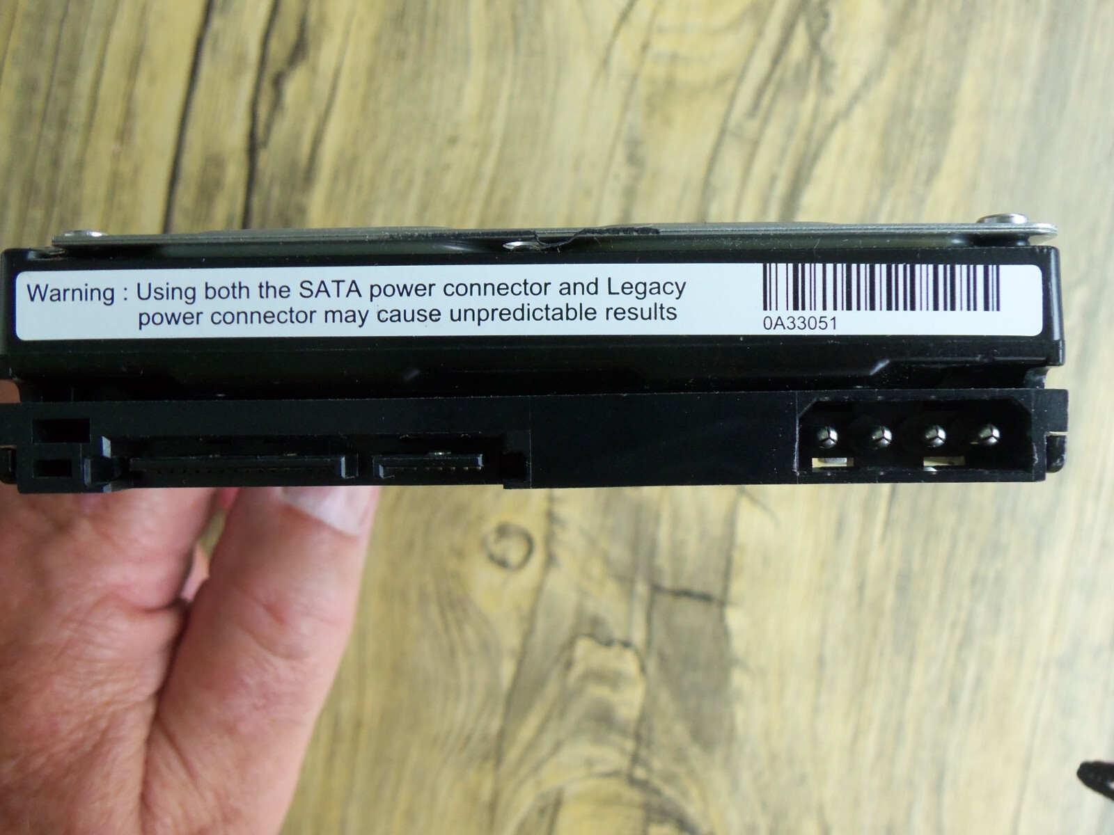 Hitachi Deskstar 500GB 3.5″ SATA II 3.0Gb/s HDD 7200 RPM HDS725050KLA360