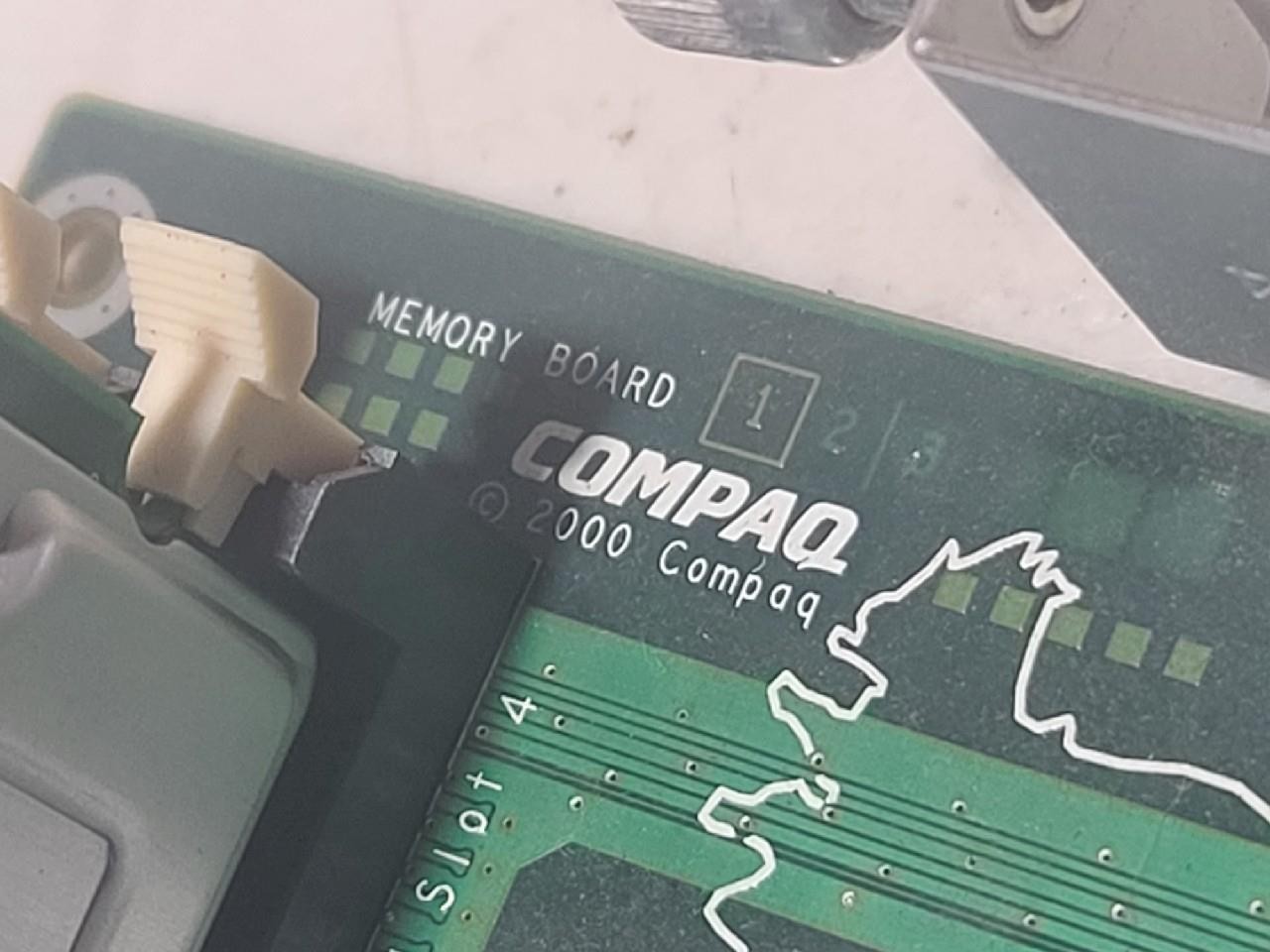 Compaq Memory Expansion Board 230314-001 with (8) 512MB from W8000 Workstation