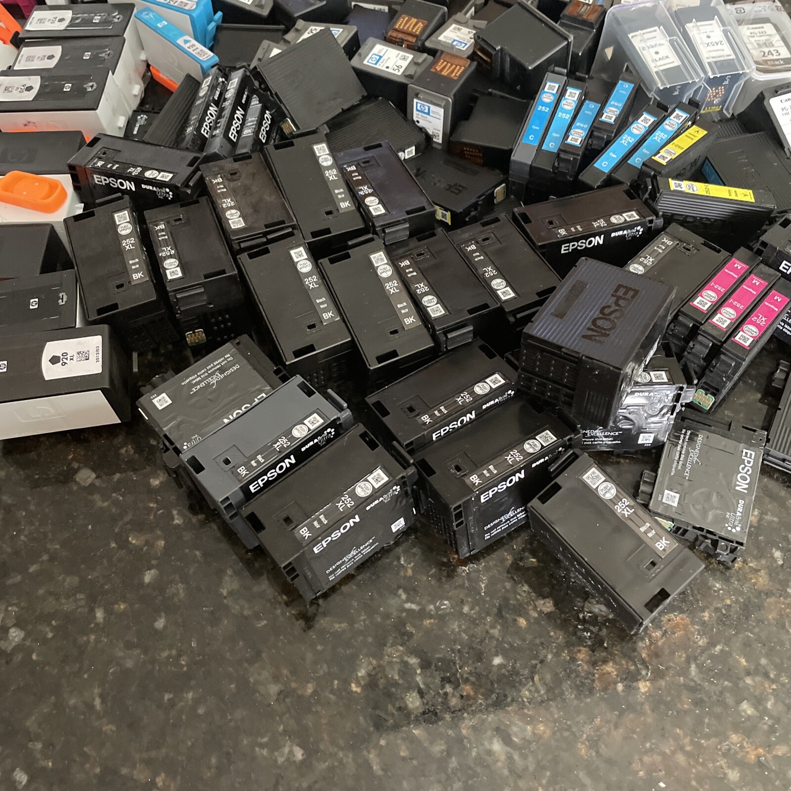 Mixed Lot 206 Empty Ink Cartridges Staples Rewards: HP, Canon, Epson *******