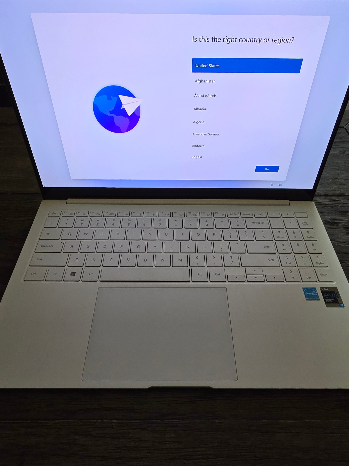 SAMSUNG Galaxy BookPro 15.6″ Intel Core i7-1165G7 2.8GHz 16GB RAM 256 SSD