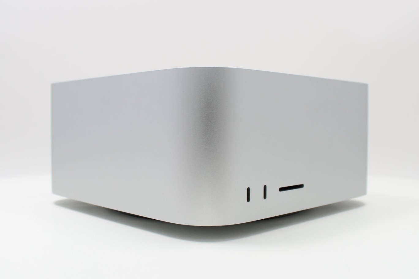 Mac Studio (2022) – Apple M1 Ultra • 64-Core GPU – 128GB RAM 2TB SSD – AC+ 03/27