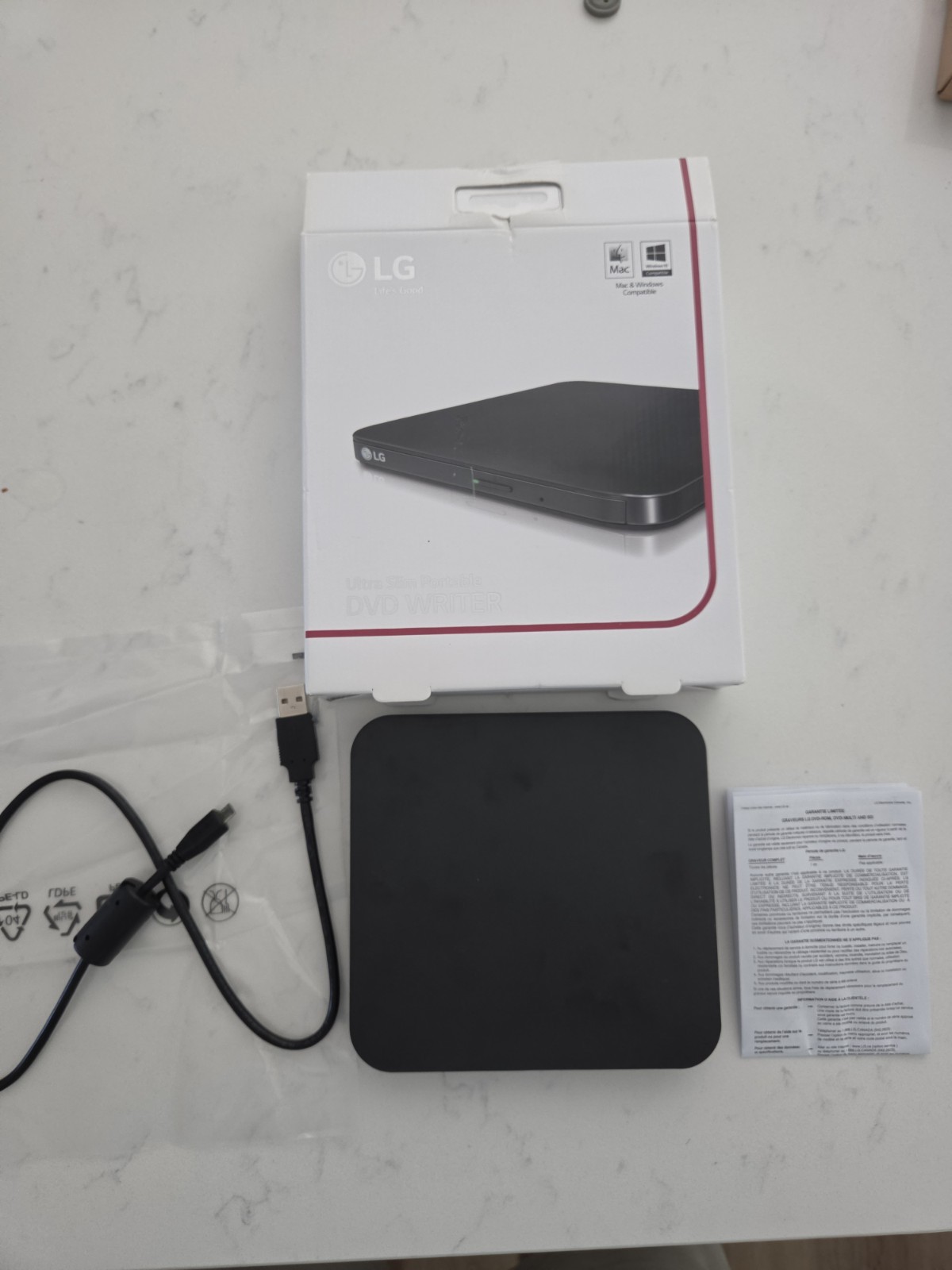 Lg Ultra Slim Portable Dvd Writer SP80NB80, BROKEN/FOR PARTS ONLY
