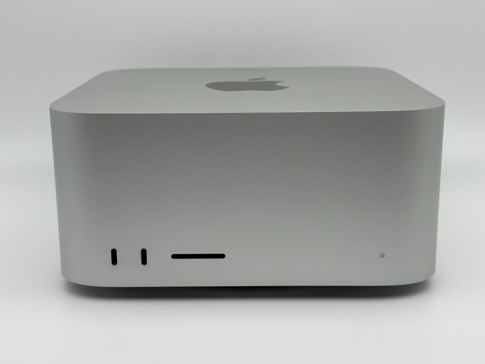 2022 Apple Mac Studio M1 Max Chip 32GB 512GB SSD 24-Core GPU Silver MJMV3LL/A