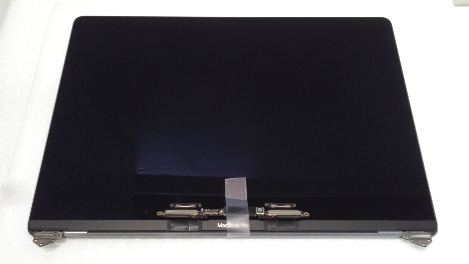 Genuine Apple LCD Screen Assembly 15″ MacBook Pro A1990 2018 2019 MR942LL/A B7