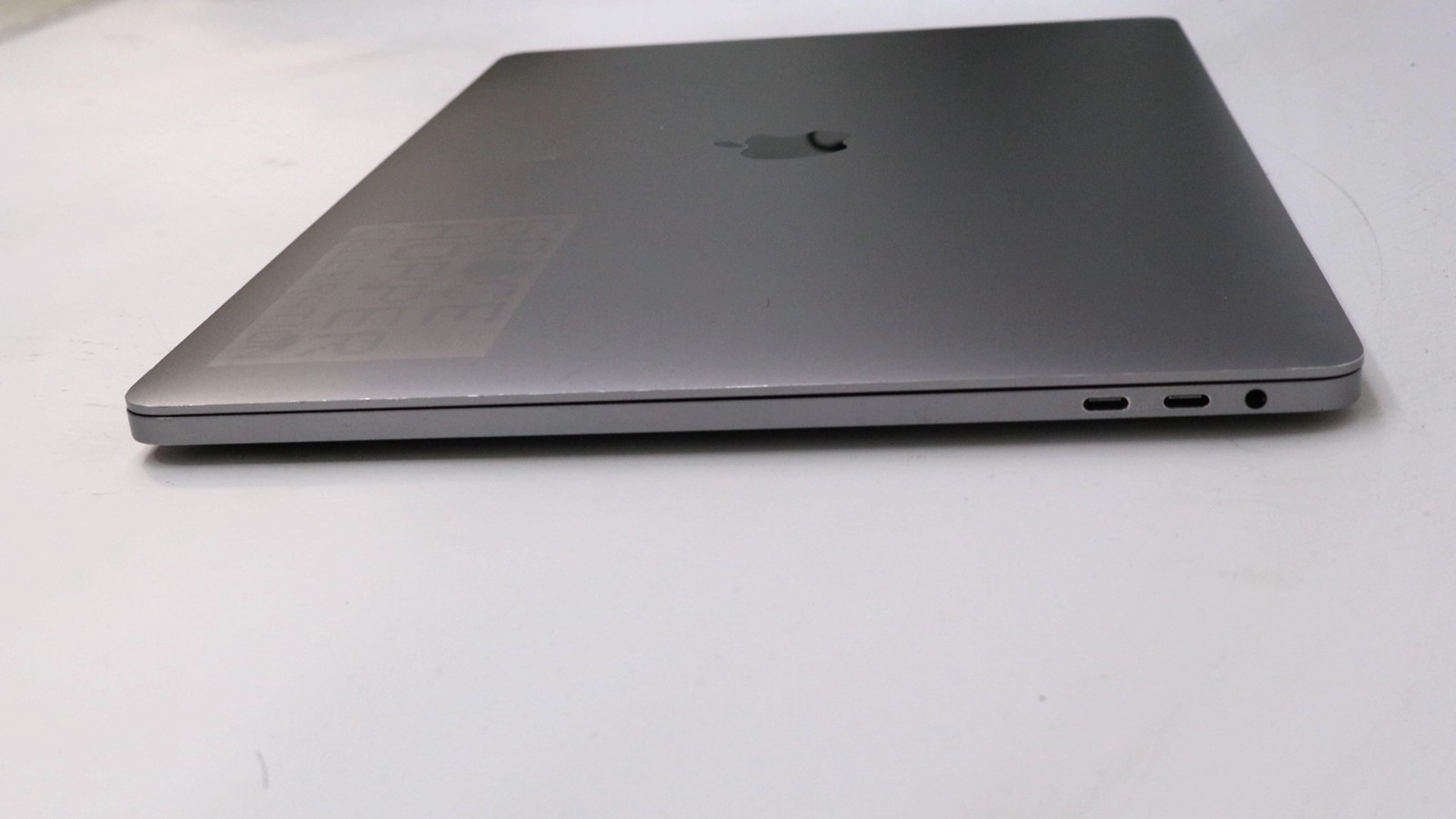 Apple Macbook Pro 16″ i9-9980HK 64GB 1TB – Good