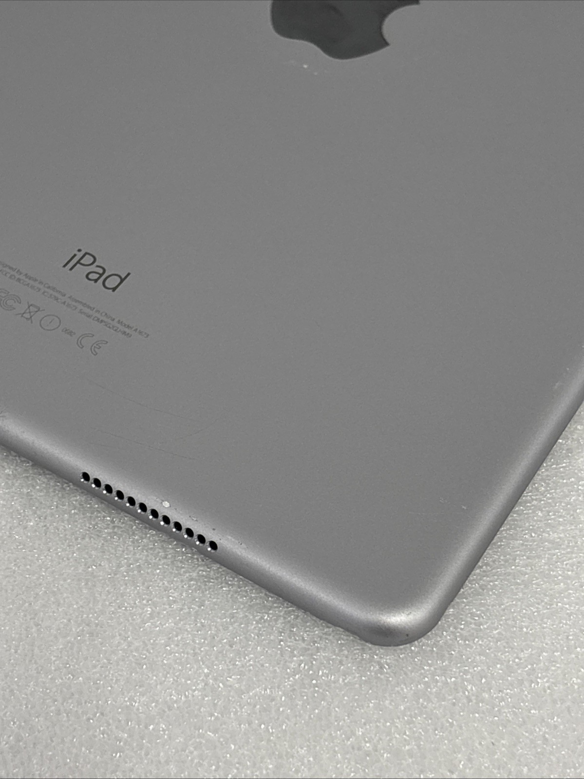 Apple iPad Pro 1st Gen. A1673, 32GB, Wi-Fi, 9.7″ – Space Gray
