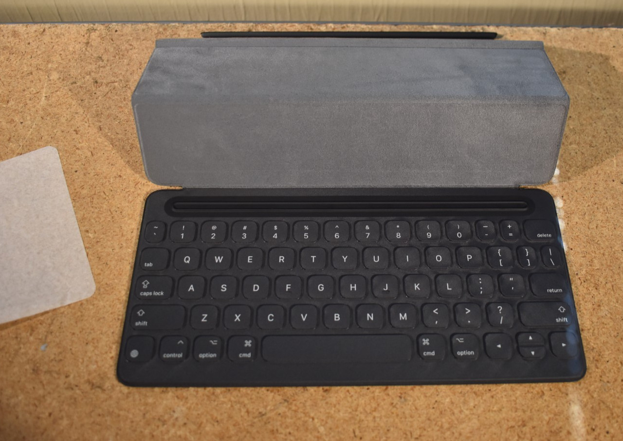 Apple Smart Keyboard Case for iPad Pro 10.5″ iPad Air 3rd & IPad 7th-9th A1829