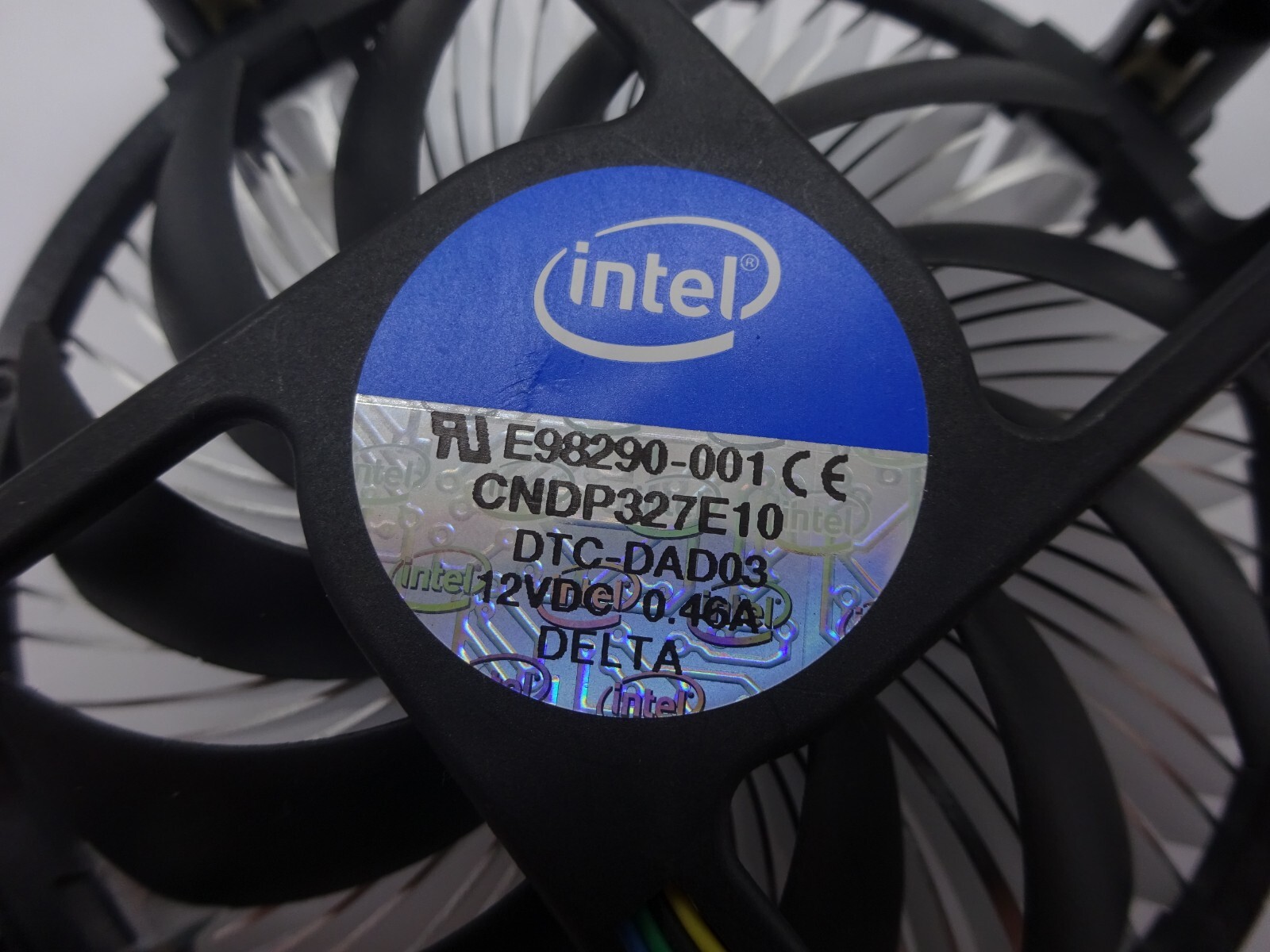 Intel Kühler + Lüfter E98290-001 CNDP327E10 4Pin Sockel 1155 #NT2813