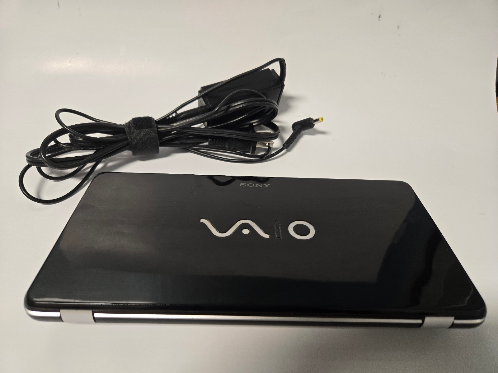 Ultra Portable SONY VAIO P VGN-P50/W Atom Z520 1GB HDD 80GB 8″ UWXGA Lubuntu