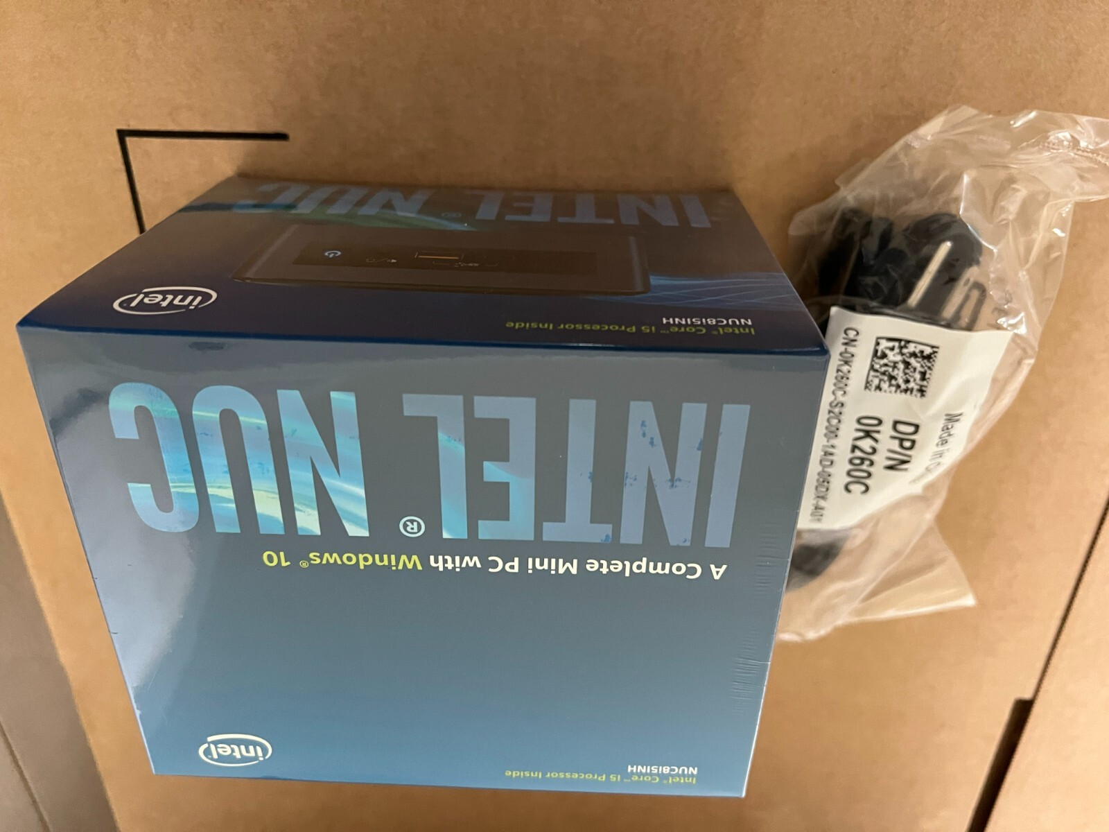 Intel Computer NUC PC Mini 1 TB 8GB i5-8265U 8th gen workstation i5 Windows 10 !