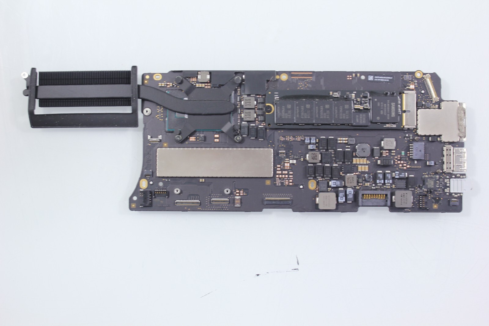 Apple MacBook Pro 13in Logic Board A1502 2015 2.2GHz i5 8GB 500GB 820-4924-A