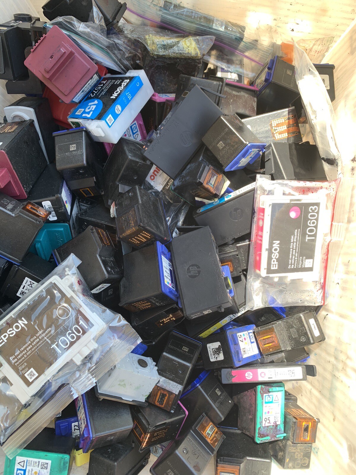 Mix lot of 450 Virgin & Non Virgin Empty Ink Cartridges for Staples Rewards