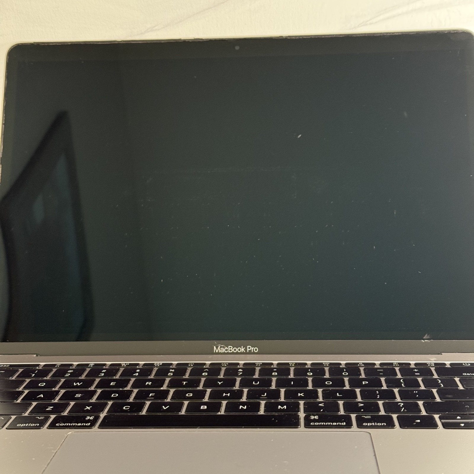 Apple MacBook Pro 2017 13″ 2.3 GHz 8 GB 128 GB Space Gray Cracked Bezel #H354