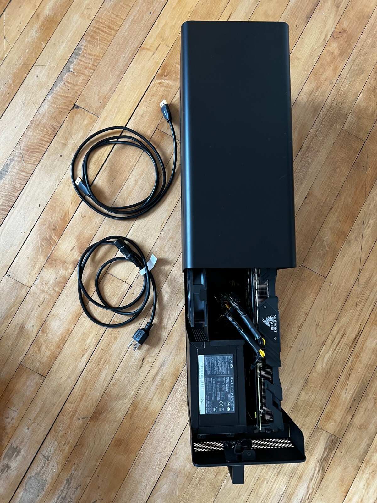 Razer Core X Aluminum External GPU /PowerColor Red Dragon AMD Radeon Vega 56 8GB