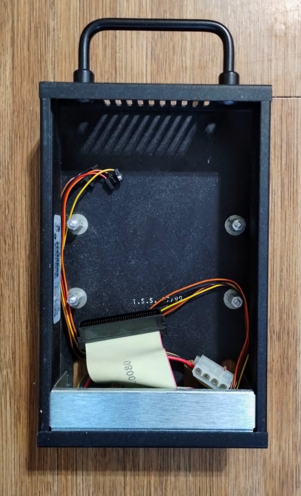 DE100iCSW/B Kingston Data SCSI HDD REMOVABLE ENCLOSURE FRAME/CADDY HOT SWAP TRAY