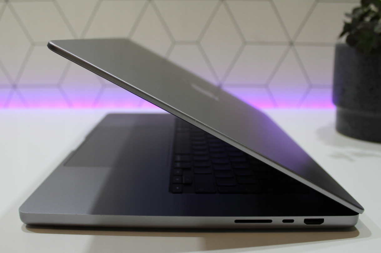 Apple MacBook Pro 16″ 2021 M1 Pro 10-Core GPU-16 16GB 512GB Tahoe 2025 EXCELLENT