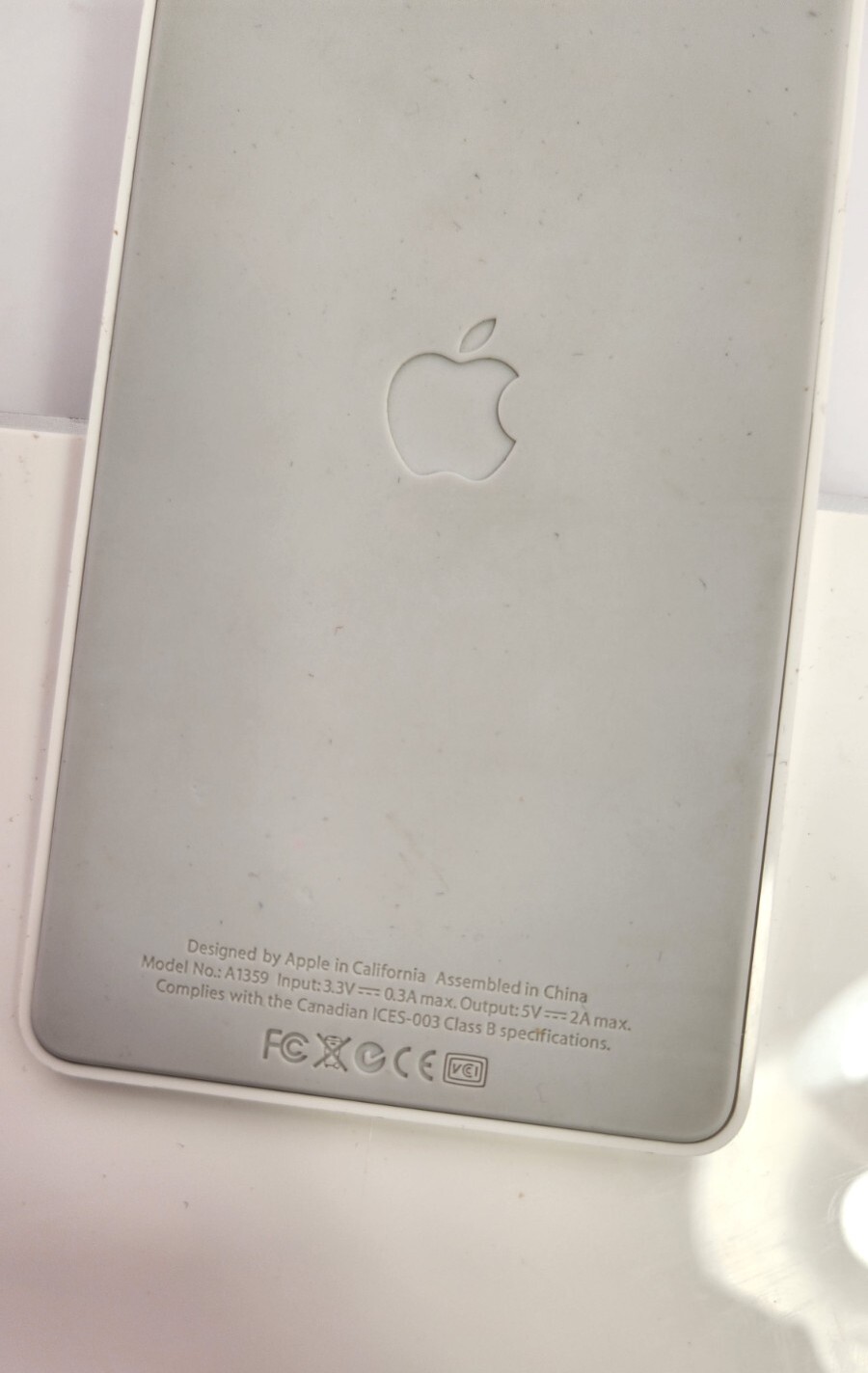 Apple – iPad Keyboard Dock – Model A1359 With Charger Cable ( Used )