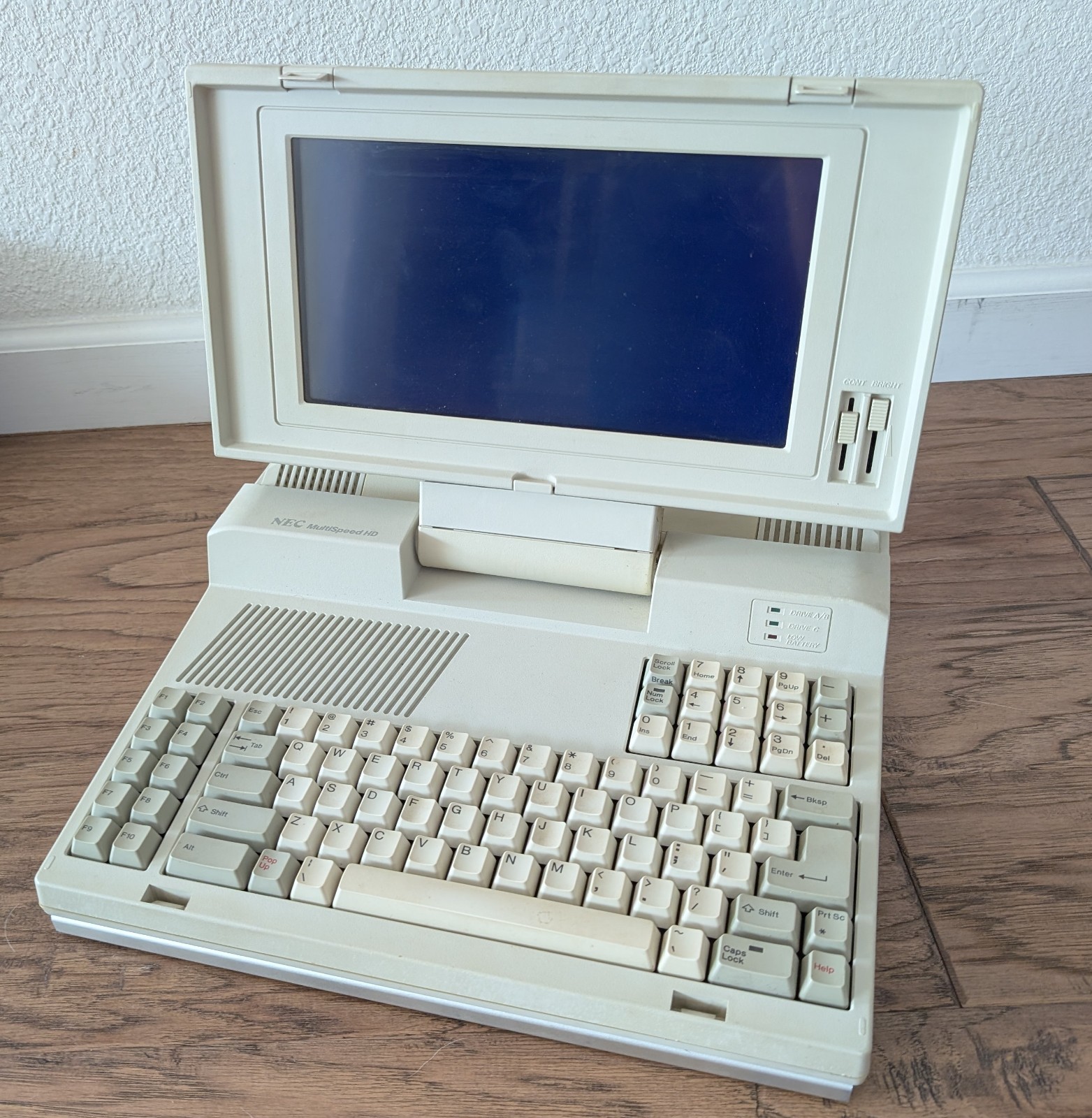 NEC MultiSpeed HD Vintage laptop – for parts