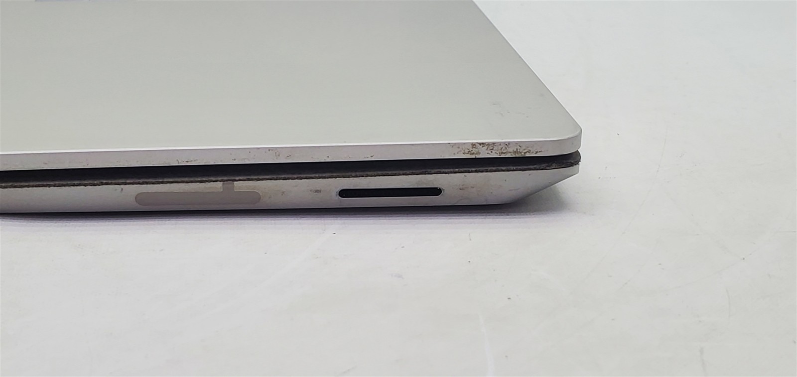 13.5″Microsoft Surface Laptop 2 1769 i5-8250U 1.60GHz RAM 8GB NVMe 128GB