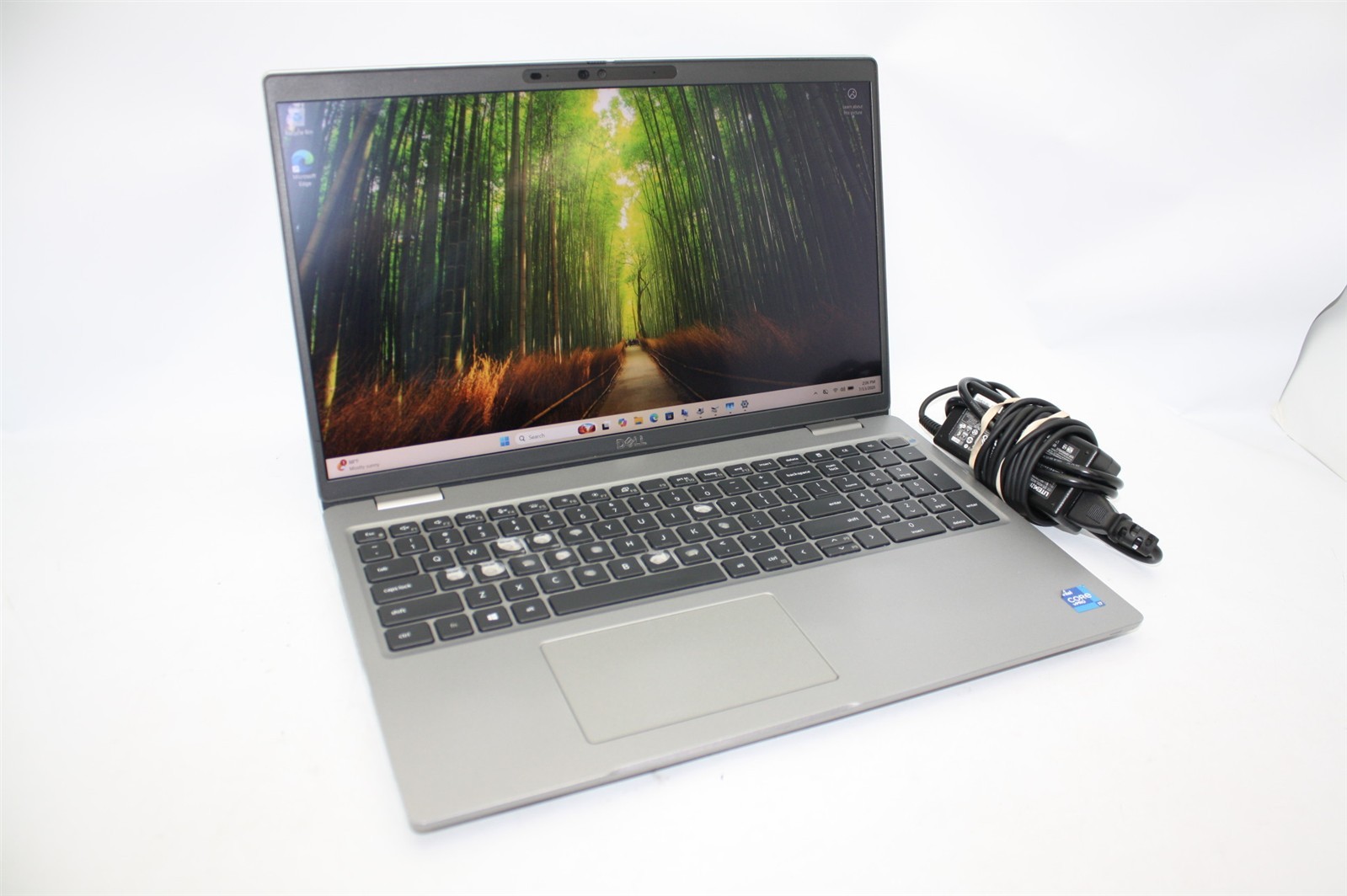 15.6″Dell Latitude 5520 i7-1185G7 3.00GHz RAM 16GB NVMe 256GB/Worn Keys