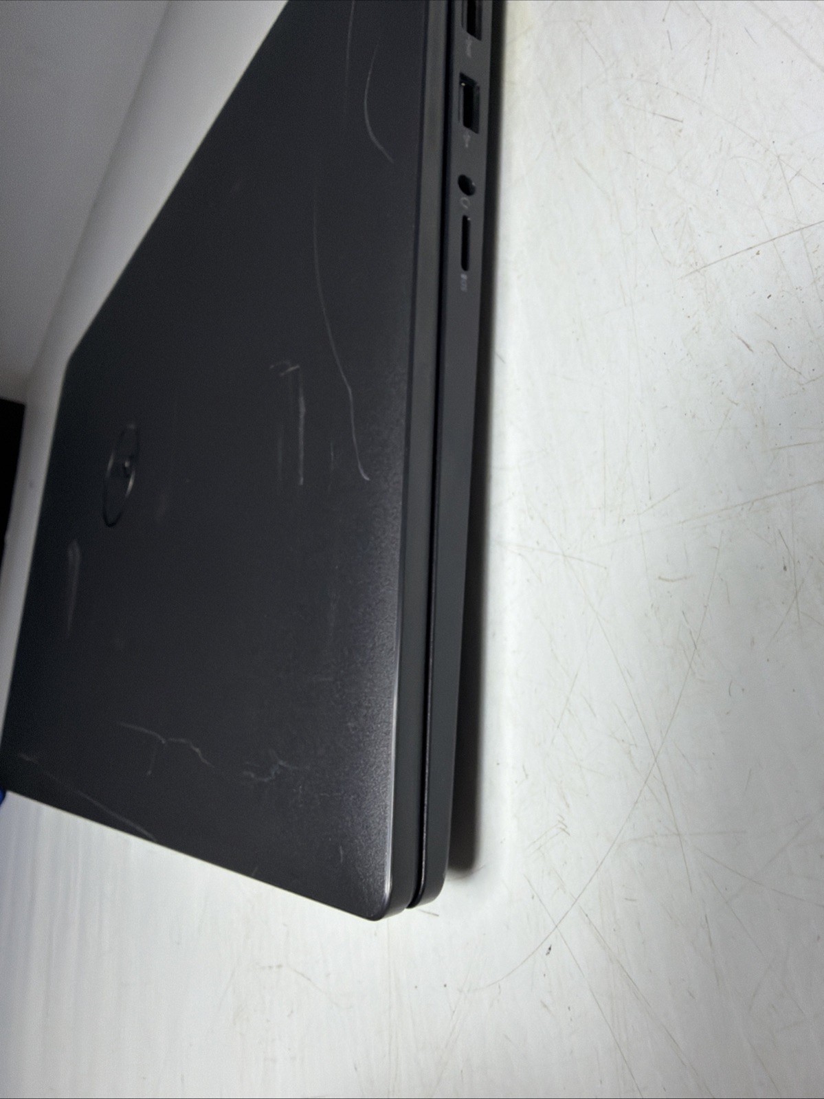 Dell Latitude 3520 15″ Laptop i5-1135G7 4gb Ram No Drives Boots Bios No P/S